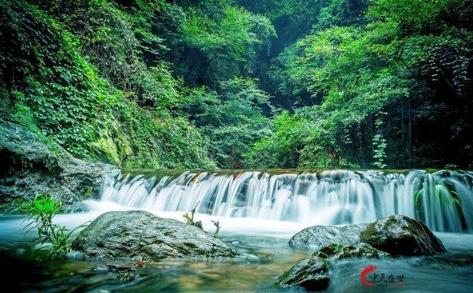 张佳宁新剧播出，有亮点有槽点，小城故事多还是小城事故多？